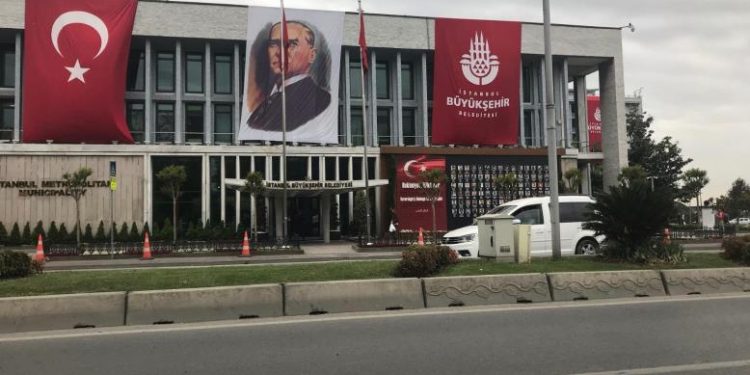 تحقيقات مع موظفي بلدية إسطنبول بتهمة “الإرهاب”.. هل تخضع البلدية للوصاية؟