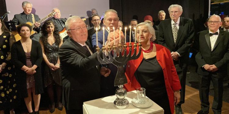 سفير تركيا في واشنطن يحتفل بعيد حانوكا اليهودي