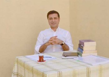 دميرطاش: أردوغان يبقينا بالسجن للفوز مجددًا بالانتخابات