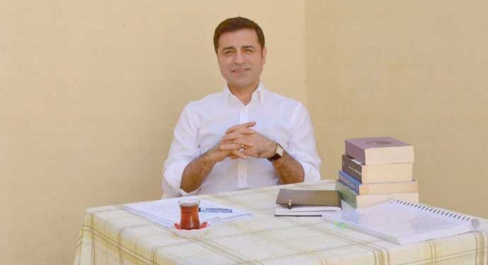 دميرطاش: أردوغان يبقينا بالسجن للفوز مجددًا بالانتخابات