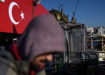 تركيا وطني، ولكنني أحلم بحياة أفضل في الخارج