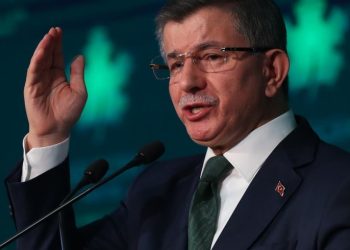 داود أوغلو: أردوغان يريد أن ينزل الشعب إلى الشوارع!