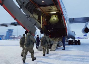 الدفاع الروسية تعلن استمرار نقل قوات حفظ السلام إلى كازاخستان