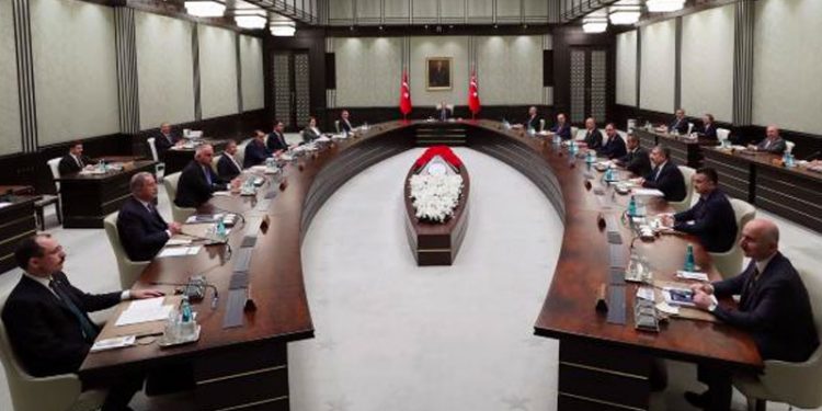 أنباء عن قرار من أردوغان بإقالة أربعة وزراء آخرين!