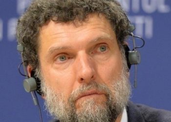 تركيا تبقي عثمان كافالا في السجن رغم الرفض الدولي