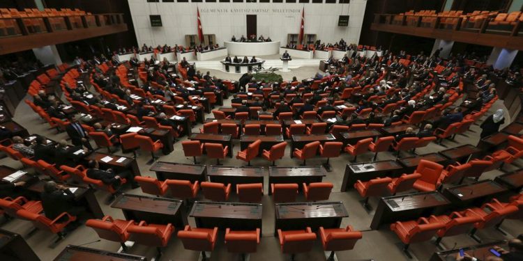 الحكومة التركية تمتنع عن الرد على 7067 مذكرة برلمانية!
