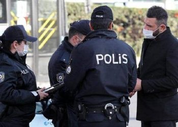 تركيا.. اعتقال 83 نندوا بانتحار طالب