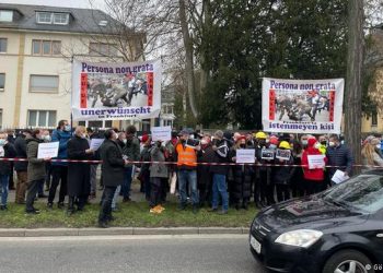 احتجاج ضد تعيين موظف بالقنصلية التركية في فرانكفورت