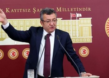 معارض يطالب بتصنيف خطابات أردوغان لـ”الكبار فقط”