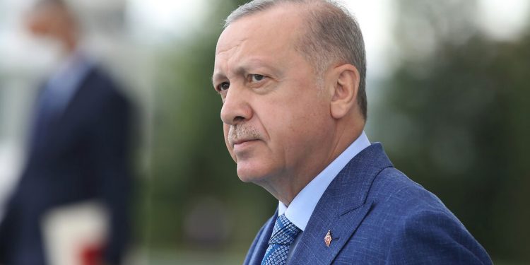 أردوغان يساوم مجددًا “زعيمًا إرهابيًّا” على أصوات الأكراد