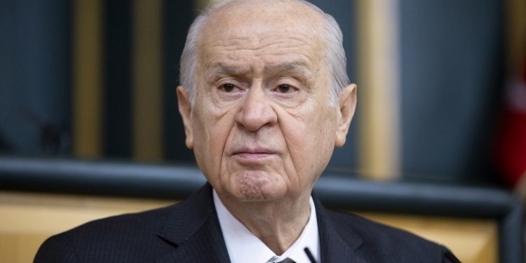 حليف أردوغان يصدر توجيهًا للمحكمة الدستورية بحل الحزب الكردي