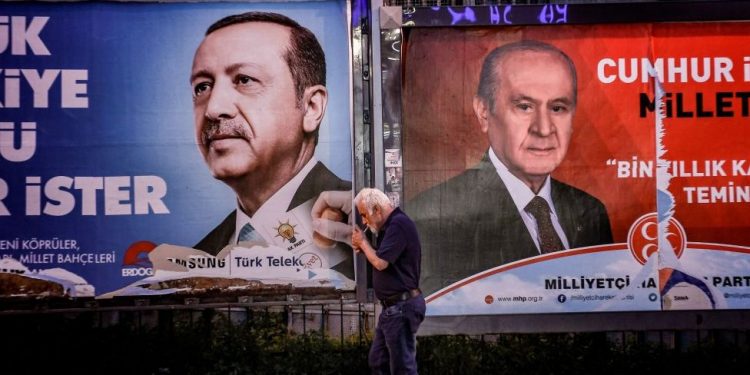 تركيا.. قسم من ناخبي التحالف الحاكم لا يثقون بالسياسات الاقتصادية للحكومة