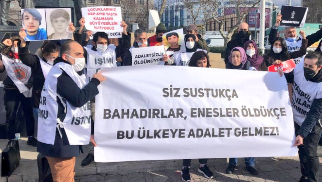 وقفة احتجاجية في إسطنبول للتنديد بانتحار طالب عانى من الوصم الاجتماعي