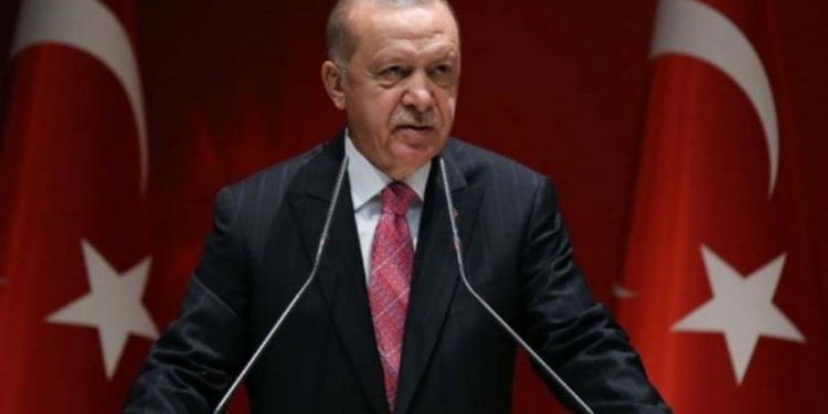 فورين بوليسي: الاقتصاد قد يجبر أردوغان على إجراء انتخابات مبكرة