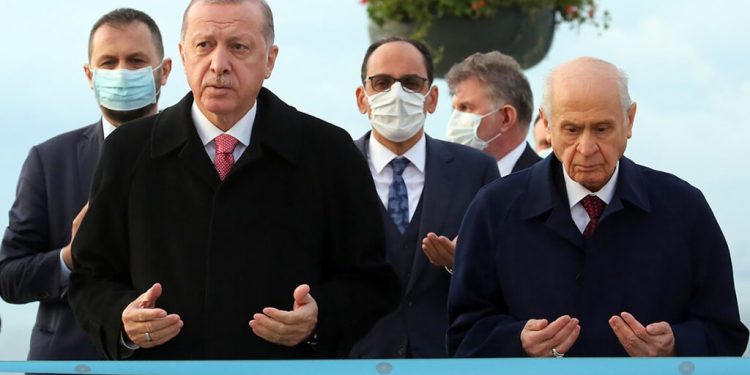 صحيفة ألمانية: نواب العدالة والتنمية يريدون التخلص من أردوغان!