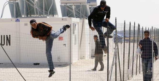 تركيا تعتقل 10 مهاجرين أفغان خلال محاولتهم التسلّل إلى أوروبا