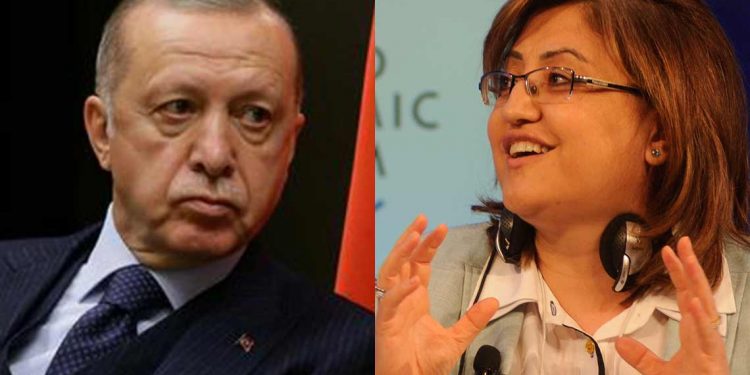 عمدة بلدية غازي عنتاب تصف لأردوغان رئيس الجامعة بالمجنون!