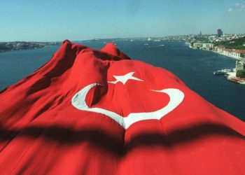 دراسة: أغلبية الأتراك يريدون العيش والدراسة في الخارج