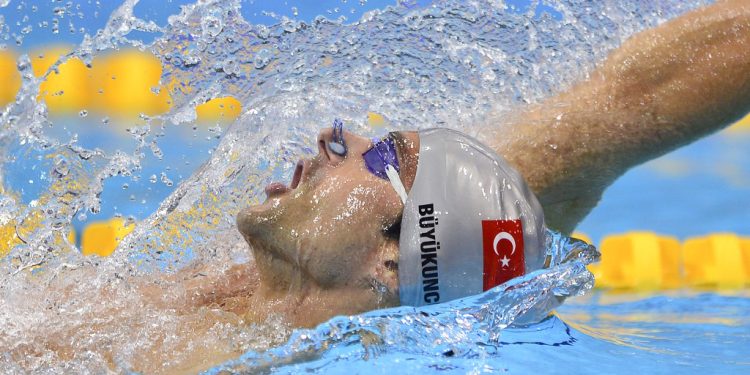 قرار باعتقال سباح تركي سابق بتهمة إهانة أردوغان