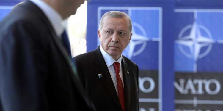 الأزمة الروسية-الأوكرانية تجعل أردوغان بين مطرقة “أرجنكون” وسندان “الناتو”