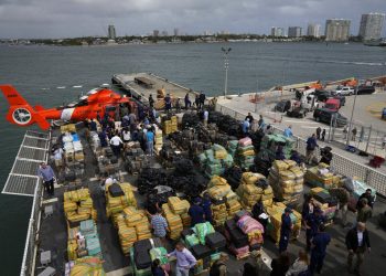 خفر السواحل الأمريكي يضبط شحنة مخدرات بقيمة مليار دولار!!!!