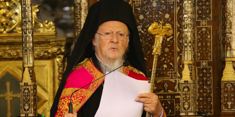 بطريركية القسطنطينية تدعو أوكرانيا وروسيا إلى نبذ الحرب