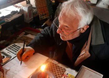 تركيا.. إقبال على الشموع بولاية عثمانية بعد ارتفاع الكهرباء