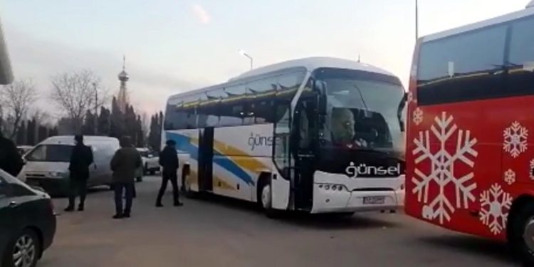 طالب تركي: الحكومة تجلي أقارب نواب حزب أردوغان