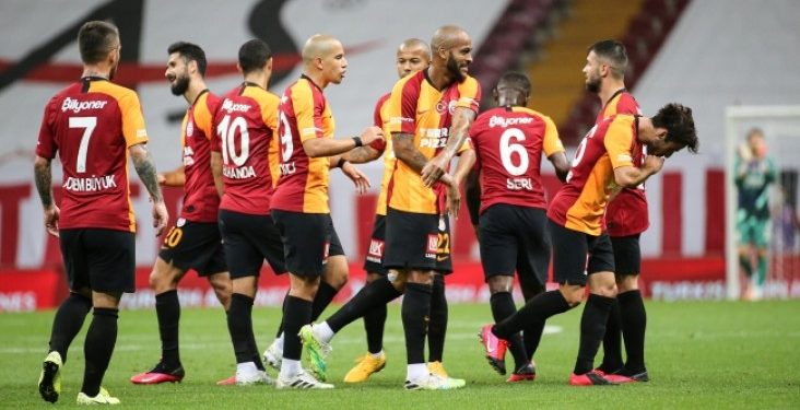 جالطة سراي يحقق فوزه الأول مع مدربه الجديد