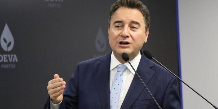 باباجان: حكومة أردوغان لن تنجح في إصلاح الاقتصاد