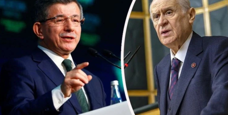 داود أوغلو: حليف أردوغان آخر من يمكنه اتهامنا بالانقلاب