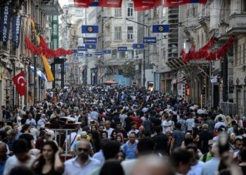 استطلاع رأي: 80% من الأتراك انخفضت قدرتهم الشرائية