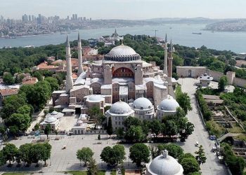 صلاة التراويح تقام في آيا صوفيا لأول مرة منذ 88 عامًا