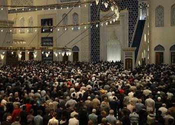 السماح بصلاة التراويح في المساجد التركية بعد توقف عامين