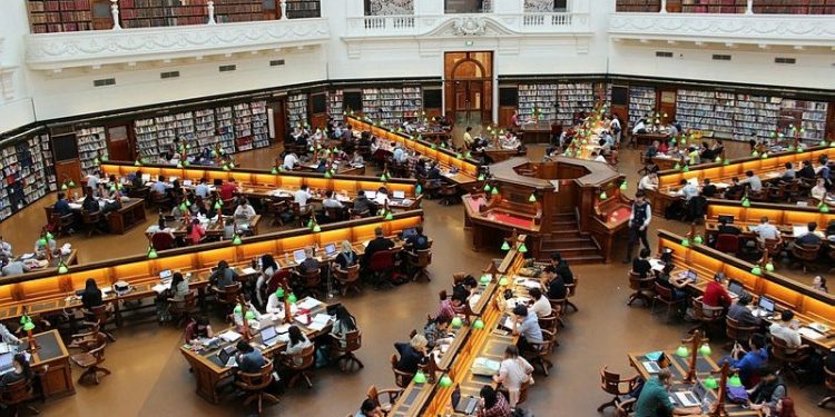 ما أكثر الدول التي يفضل الطلاب الأتراك الدراسة بها؟