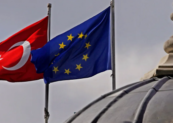 الاتحاد الأوروبي منزعج في استمرار عمل وسائل الإعلام الروسية في تركيا