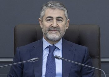 وزير المالية التركي: أصوات الأذان لن تنقطع في بلدنا!