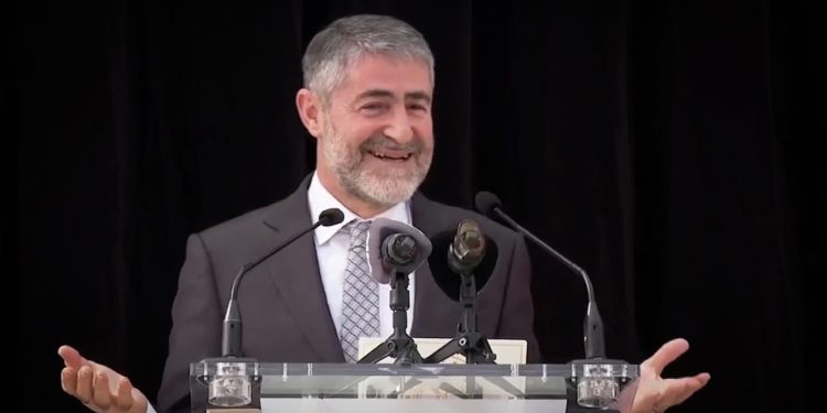 وزير المالية التركي: العالم يسير على نموذجنا الاقتصادي!