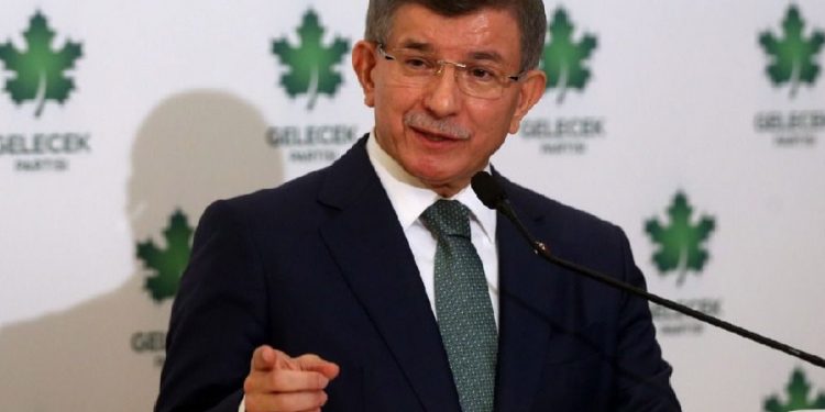 داود أوغلو يمهل أردوغان يومين قبل أن يكشف عن أمور هامة!