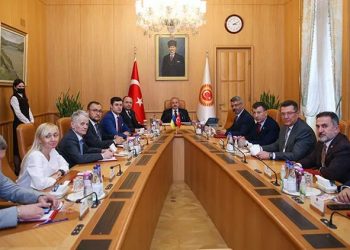 مجموعة الصداقة التركية-الأوكرانية تتخلى عن كييف