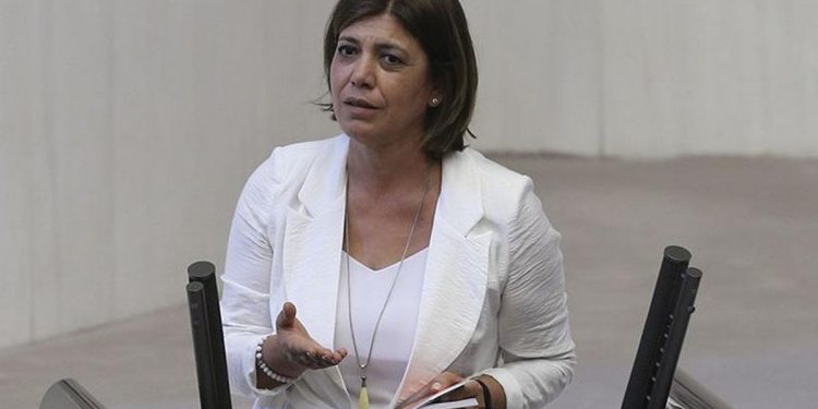 برلمانية: المعتقلون السياسيون في تركيا يتركون للموت بالسجون