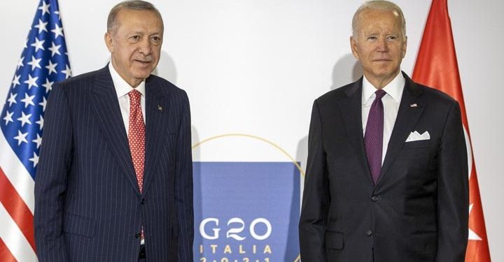 4 أسباب تدفع تركيا للوقوف إلى جانب الغرب