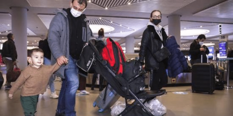 تركيا توصل إجلاء الأتراك العالقين في أوكرانيا