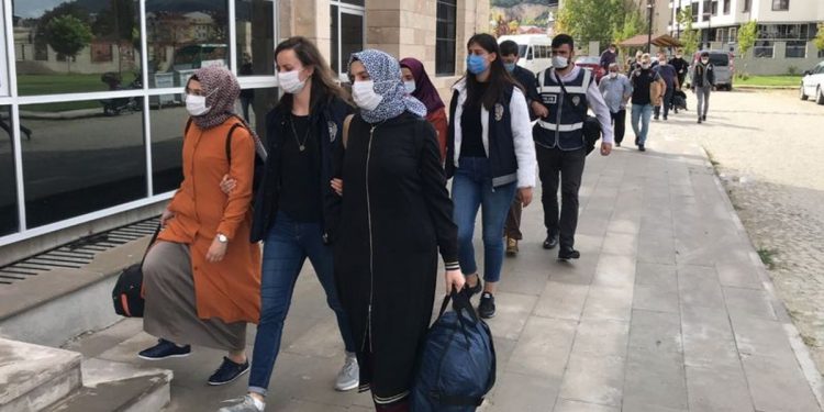 تركيا: قرار قضائي يقتضي الإفراج عن آلاف المعتقلين تعسفيًا