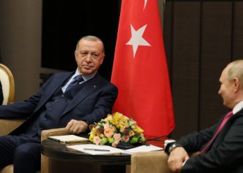 بلومبيرج: بقاء تركيا على “الحياد” تجاه روسيا يضعها في مأزق
