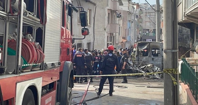 سقوط طائرة فوق حي سكني في ولاية “بورصة” التركية ومقتل طاقمها