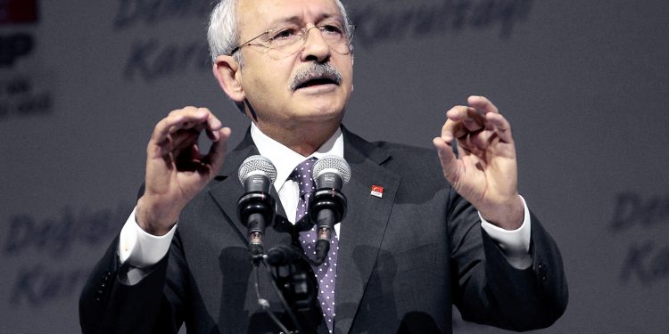 قطع الكهرباء عن منزل زعيم المعارضة “كمال كيليجدار أوغلو”