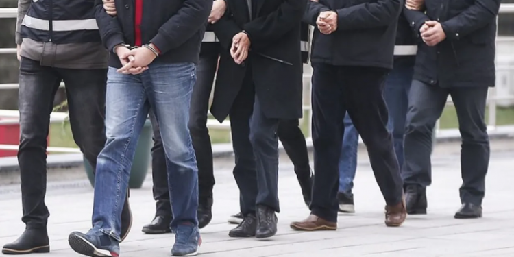 اعتقال 36 في تركيا أغلبهم عسكريون