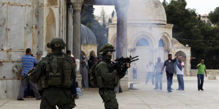 السعودية تستنكر اقتحام قوات الاحتلال لباحات المسجد الأقصى