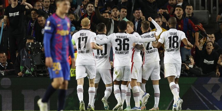 برشلونة يخسر في عقر داره ويخرج خارج الدوري الأوروبي